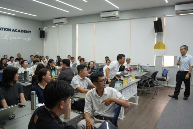  Tập huấn hướng dẫn thực hiện Bộ tiêu chuẩn đánh giá chất lượng chương trình đào tạo theo Thông tư số 04/2025/TT-BGDĐT cho Học viện Hàng không Việt Nam