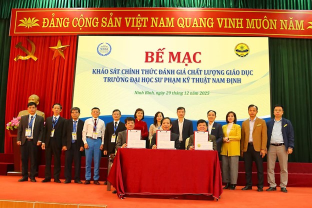  Bế mạc khảo sát chính thức đánh giá chất lượng cơ sở giáo dục Trường Đại học Sư phạm Kỹ thuật Nam Định